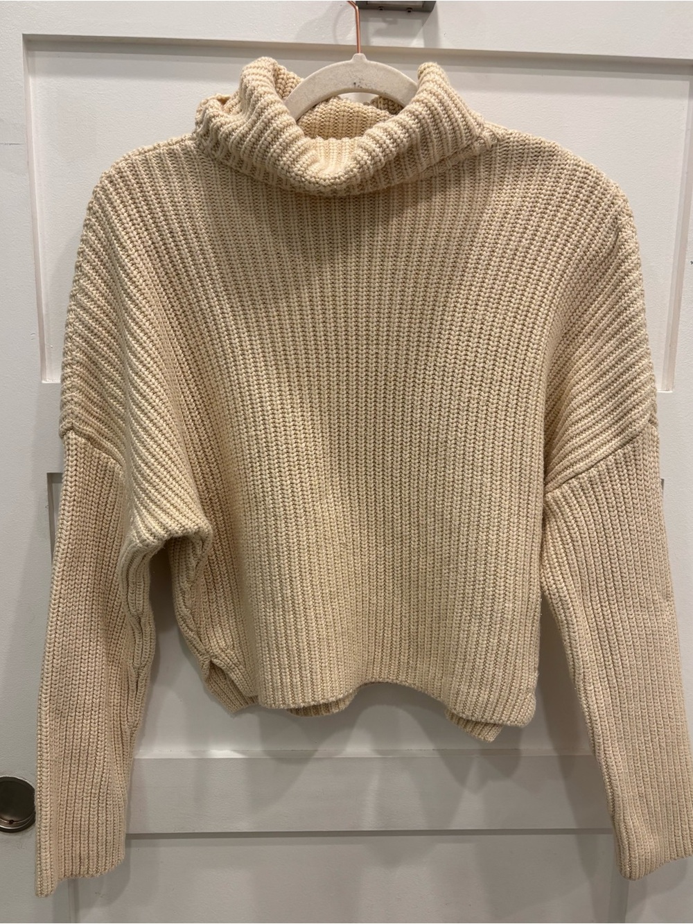 Abercrombie & Fitch Cream Chunky Knit Fisherman’s Ribbed Turtleneck Sweater